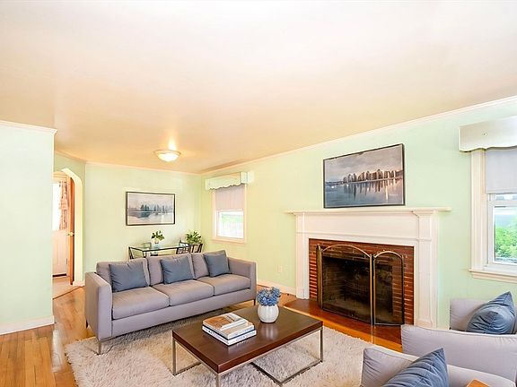 5th image of 81 Livoli Ave