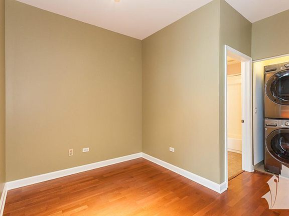 3rd image of 1843 S Calumet Ave