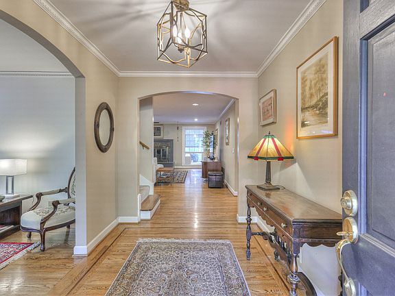 3rd image of 509 Hillwood Blvd
