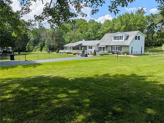 4th image of 11592 Moore Rd