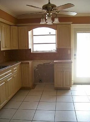 4th image of 3051 NW Flagler Ter