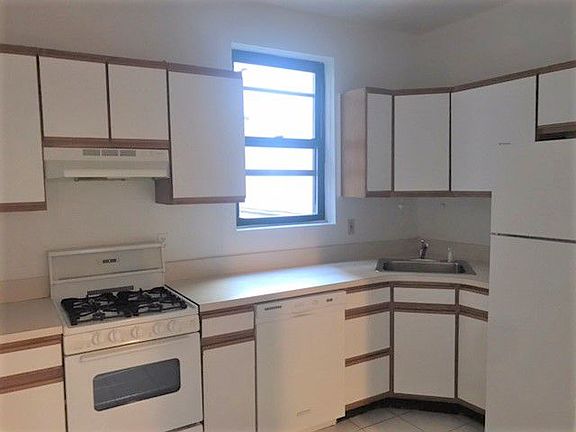 5th image of 525 4th St APT D