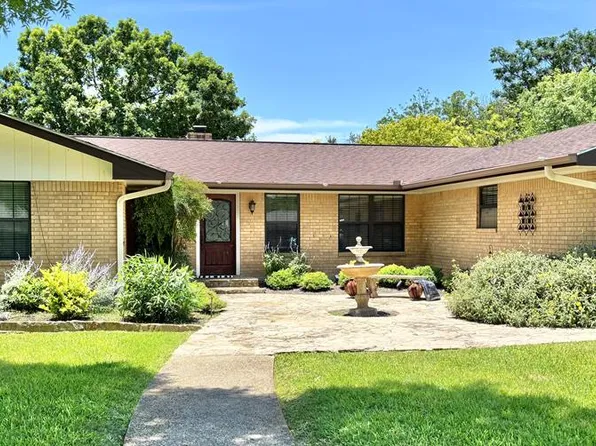 106 Westwood Ln W, Kerrville, TX 78028