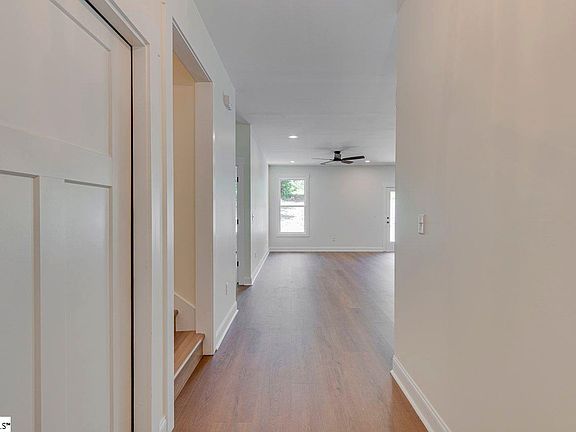 2nd image of 5 Carter Dr