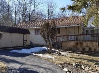 1026 Knollwood Dr, Tobyhanna, PA 18466