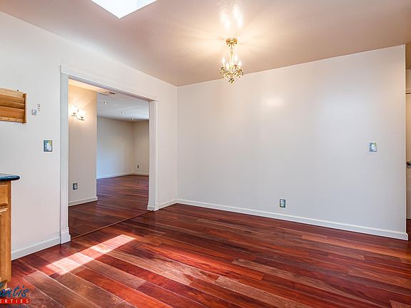 5th image of 1114 Scotland Dr