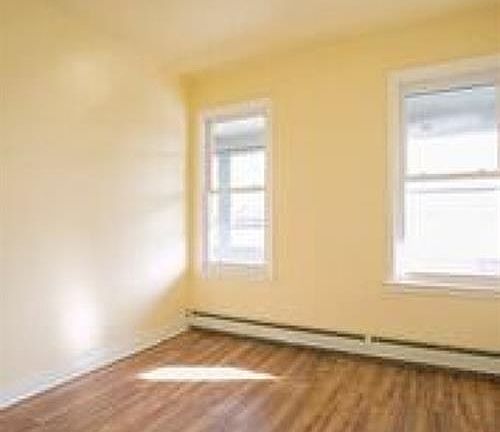 4th image of 76 Heckel St #3