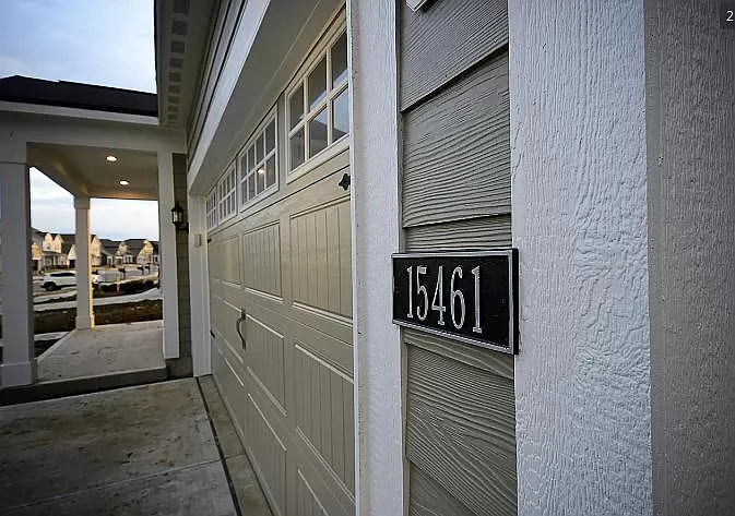 4 bed, 2.5 bath, 2800 sqft, $2,620 — Photo 2