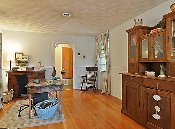 4th image of 8212 Claremont Dr