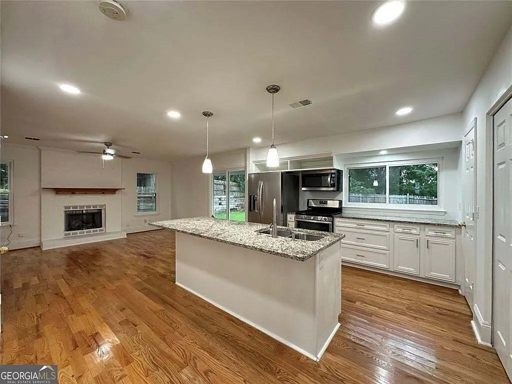 3 bed, 2.5 bath, 1746 sqft, $2,500 — Photo 2