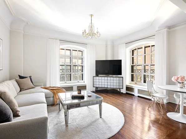 2109 Broadway image 1 of 6