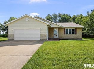 6 N Meadowbrook Dr, Geneseo, IL 61254