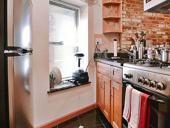 3rd image of 168 Ludlow St APT 3