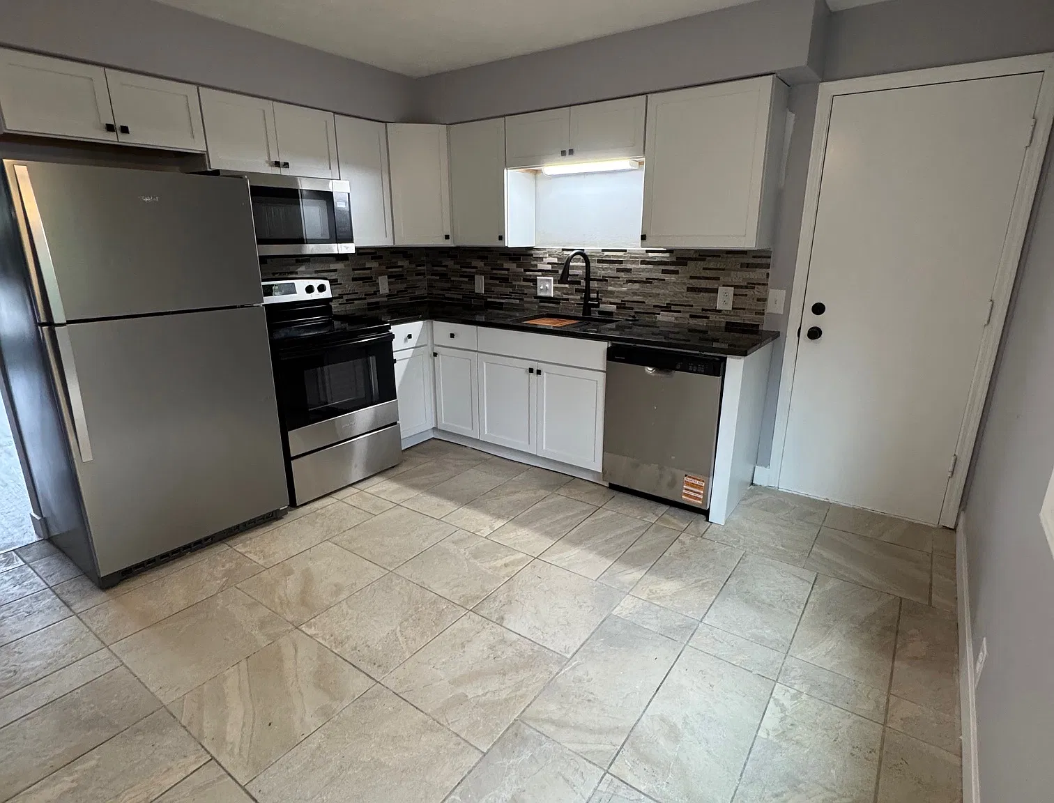 2 bed, 850 sqft, $1,250 — Photo 1