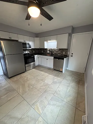 8013 S 48th Ave #2 Photo 1