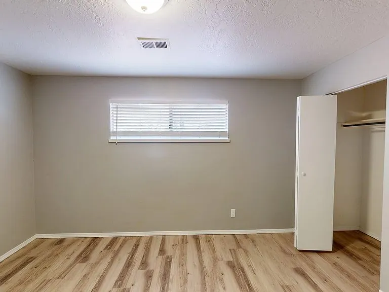 Contemporary, Loaded 2 Bed 2 Bath Apartment on Conchas Park — Photo 13