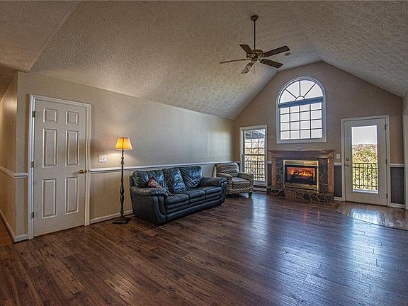 5th image of 529 Gold Crest Dr