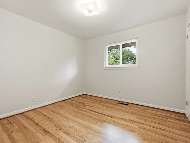4727 Briarwood Dr — Photo 17