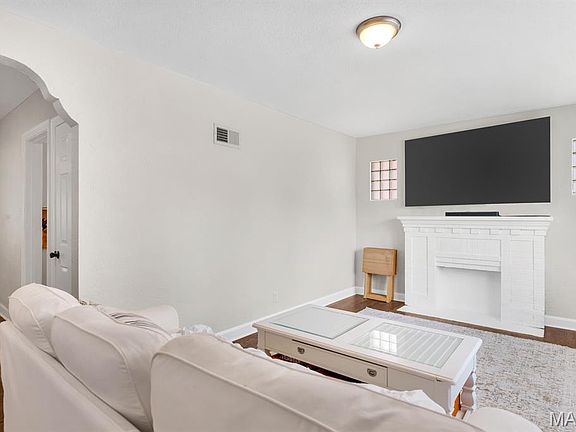 5th image of 3827 Oakridge Blvd