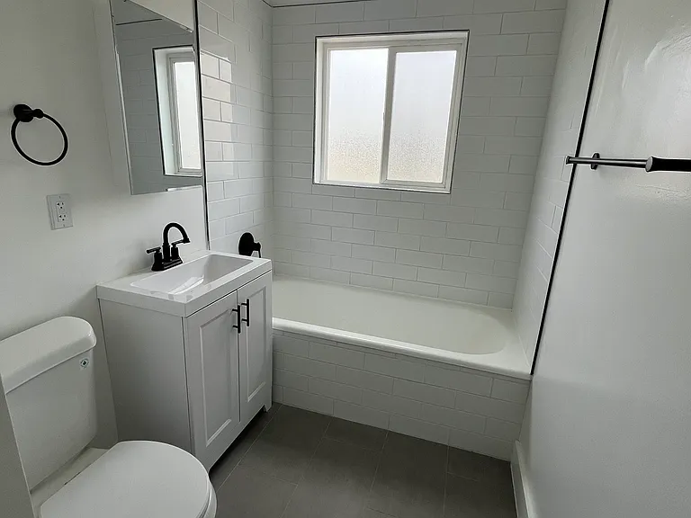 1044 N Townsend Ave #1046-1/2 — Photo 8