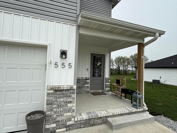 2nd image of 555 S Abigail Avenue