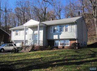 220 Hillcrest Rd, Ridgewood, NJ 07450