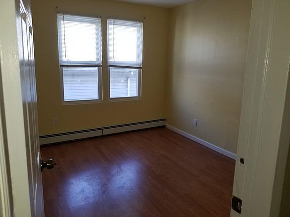3rd image of 323 Beach 38th St #2