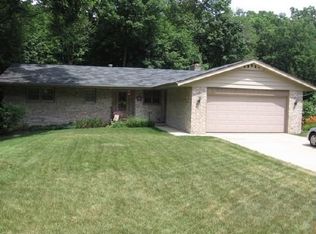 4538 Edgewood Hills Dr, Rockford, IL 61108