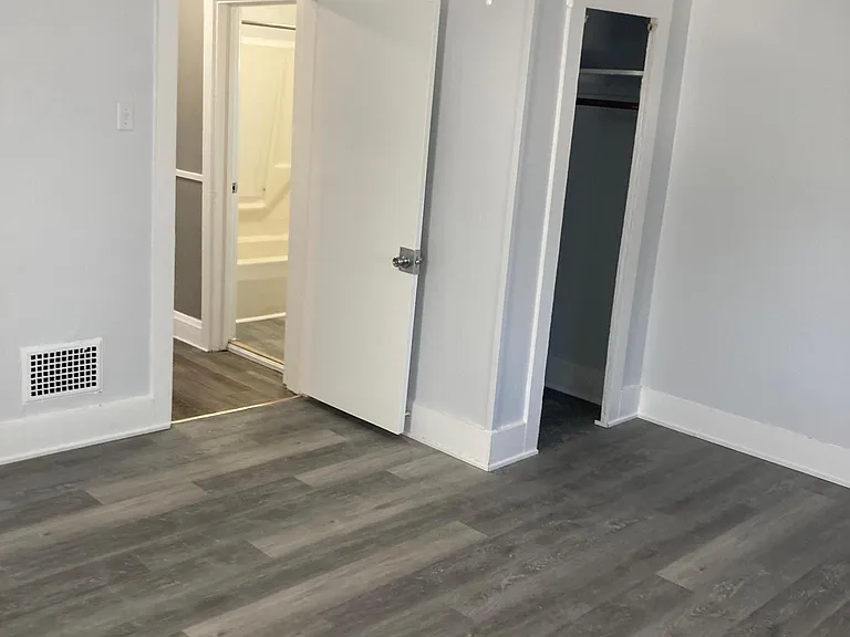 181 E 2nd St — Photo 7