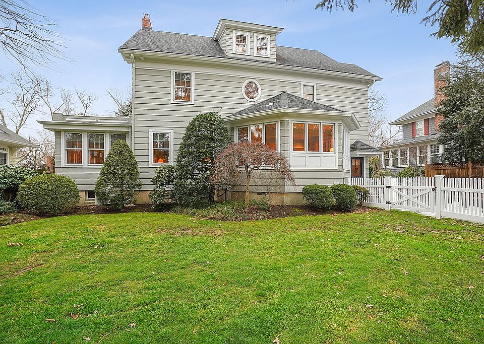 2nd image of 716 Standish Ave