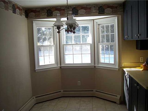 5th image of 15 Valley View Dr