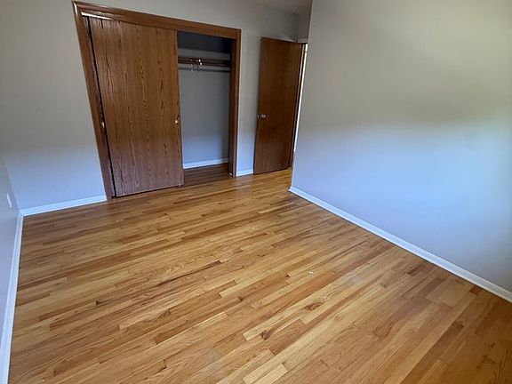 5th image of 325 Sentinel Dr #1