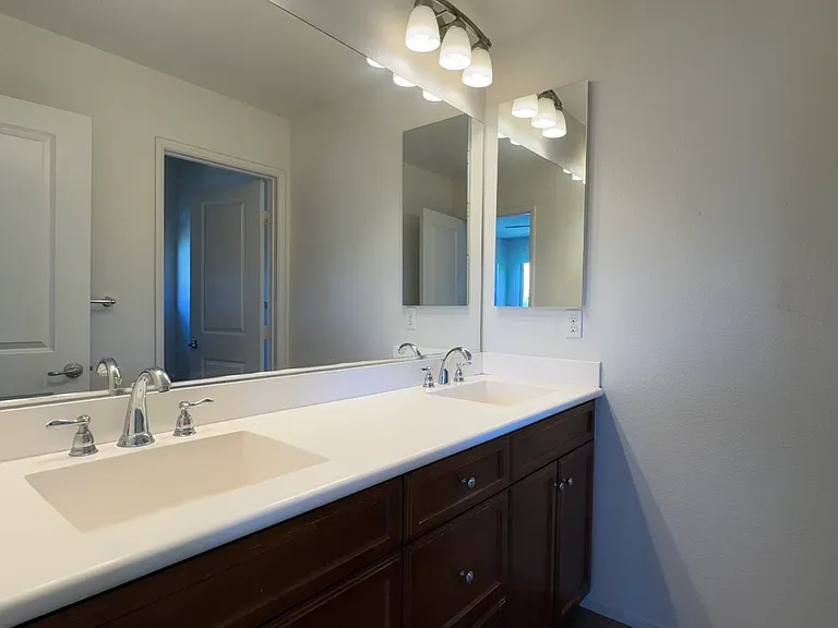 1876 Champagne Ct #5 — Photo 21