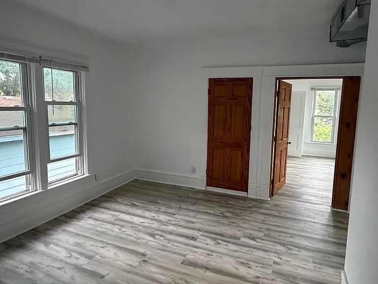 615 Taylor St NE — Photo 3