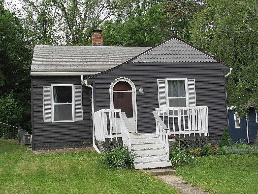 1530 Weller Ave photo 1
