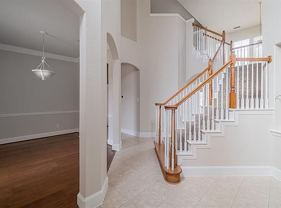 5th image of 6916 Silver Oak Ct
