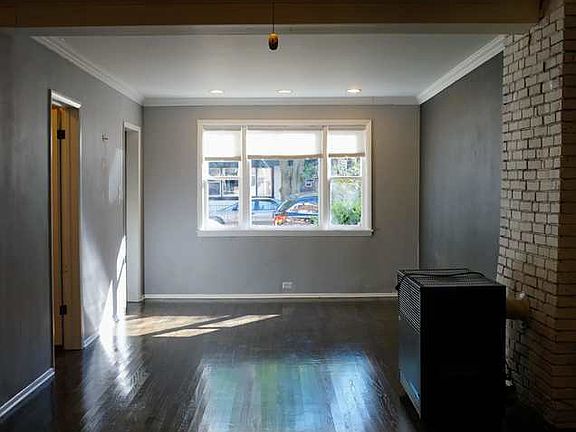 2nd image of 3118 S Wells St #1