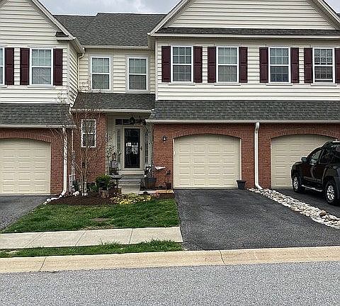 2nd image of 255 Deepdale Dr
