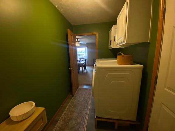 4th image of 1551 E Pine Hill Ave