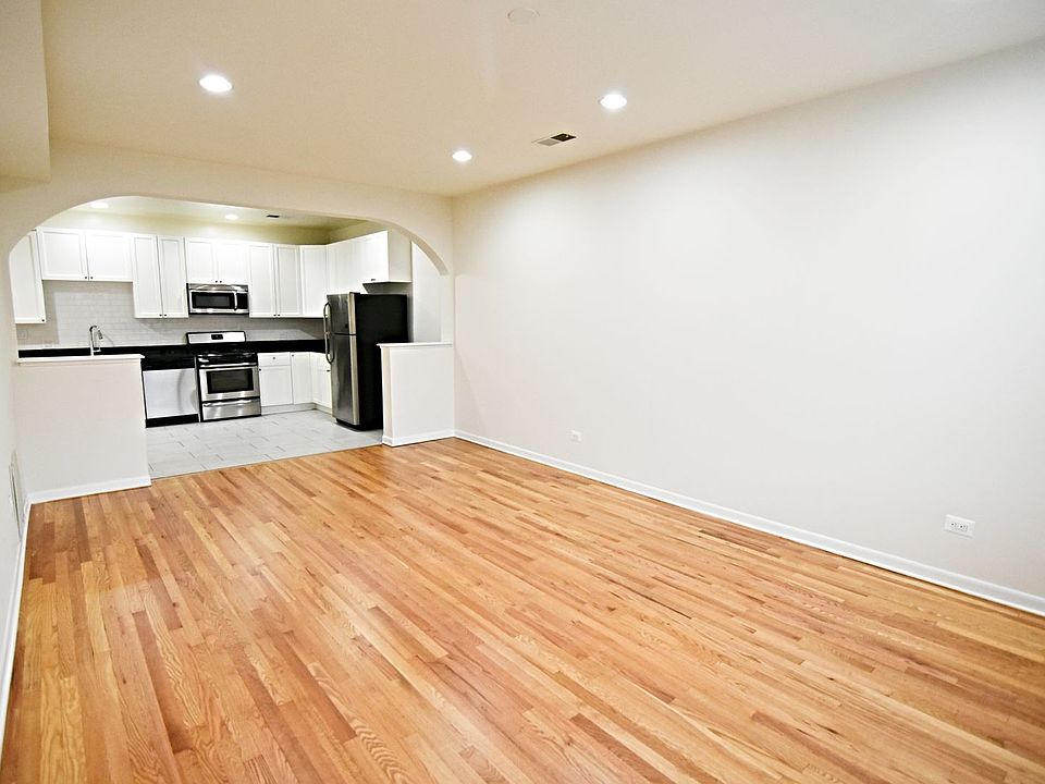 1st image of 912 W Belmont Ave APT 2
