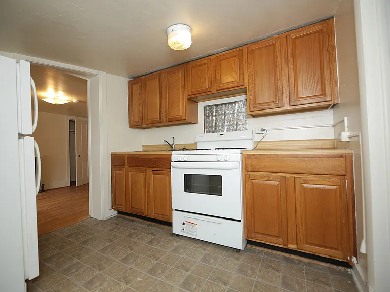 808 Cathedral St — Photo 11