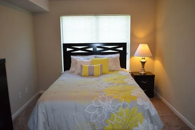Highpointe Apartments — Photo 9