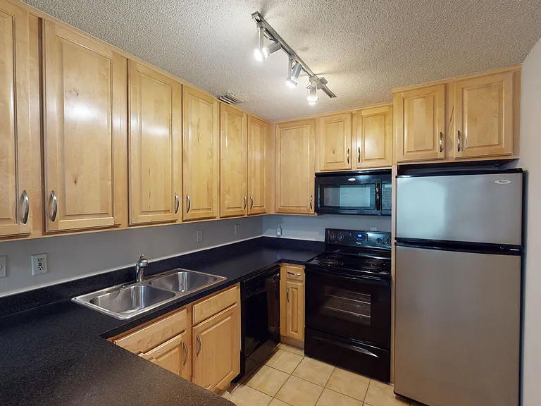 Altamira Place Apartment Homes — Photo 41