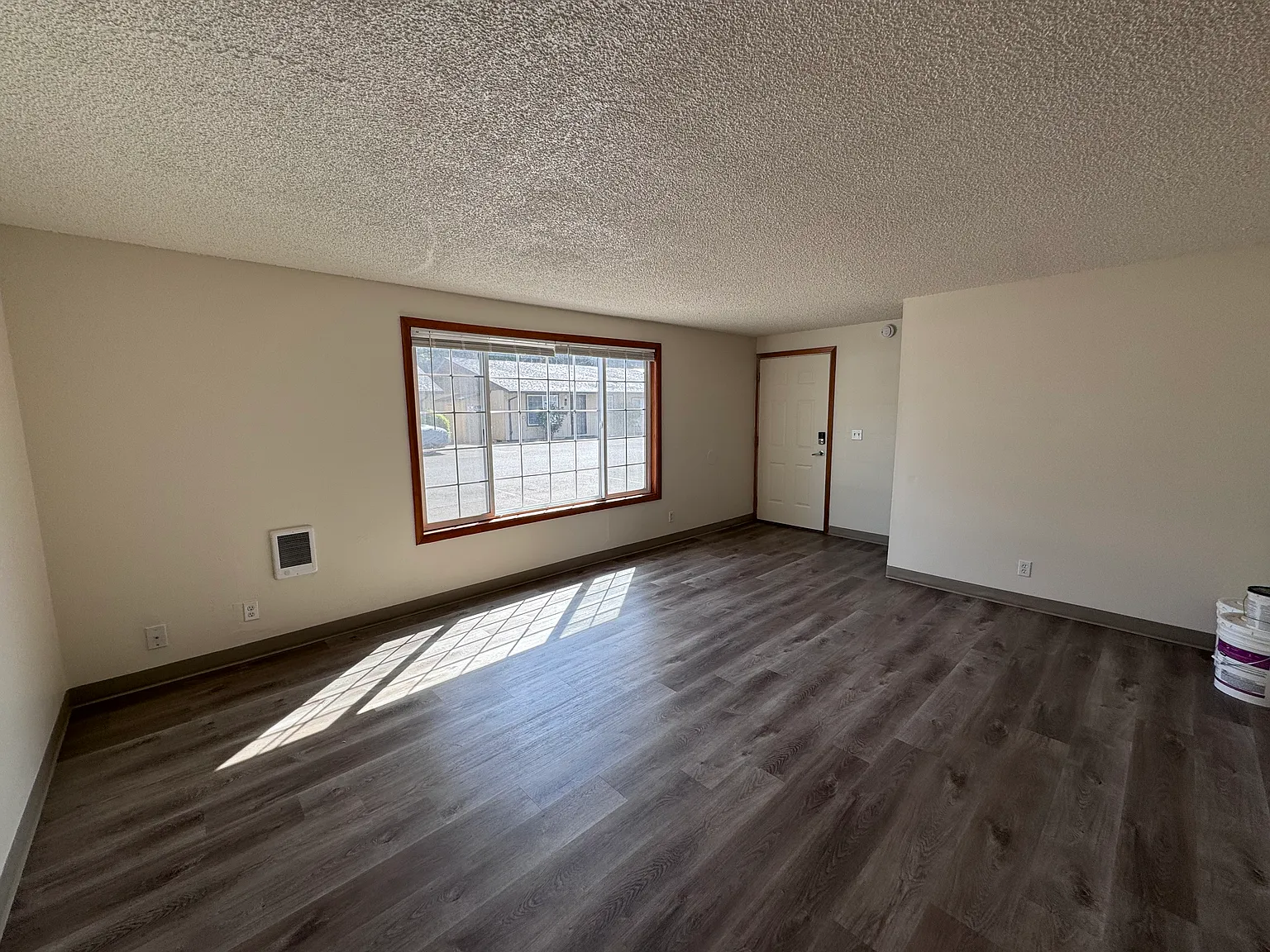 3 bed, 1.5 bath, 1197 sqft, $1,649 — Photo 3