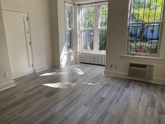 2nd image of 301 9th St SE APT 1