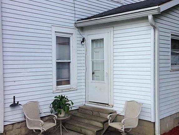 3rd image of 214 E Wayne St