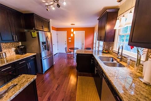 5th image of 402 Halifax Dr