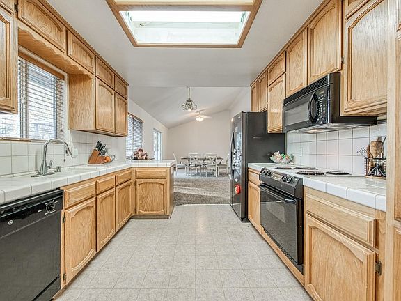 5th image of 29923 Horseshoe Dr