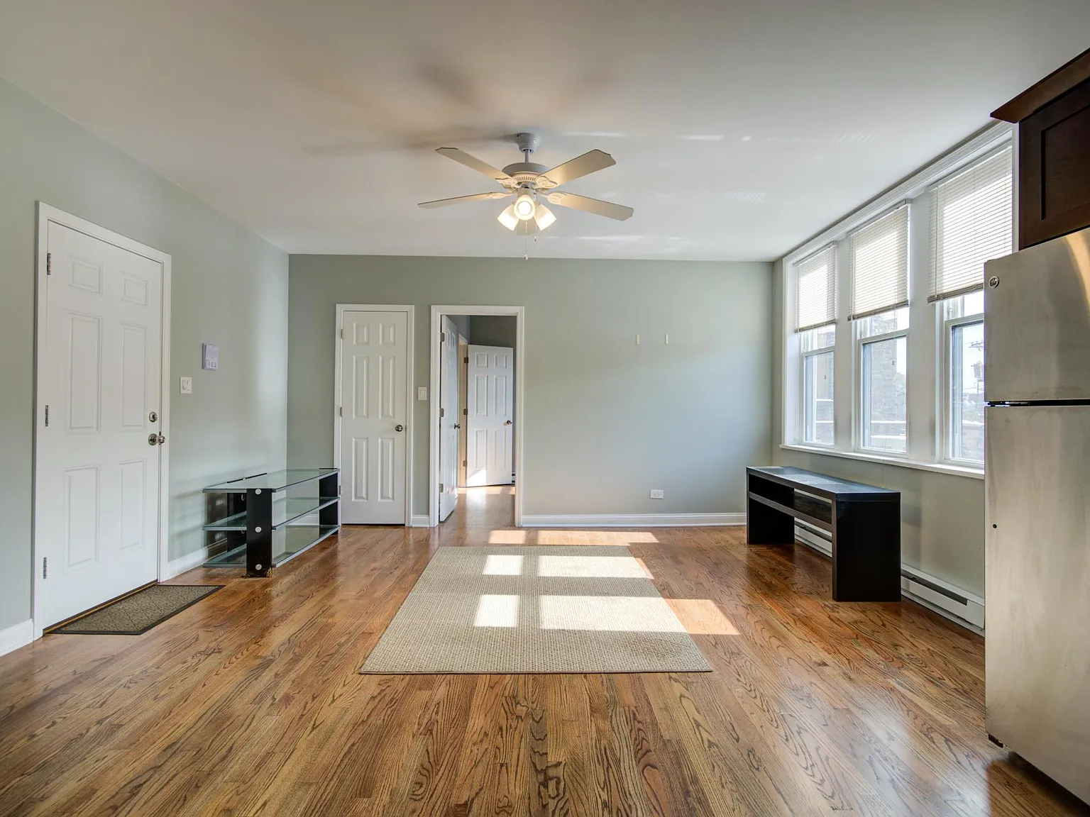 7137 N Clark St — Photo 4