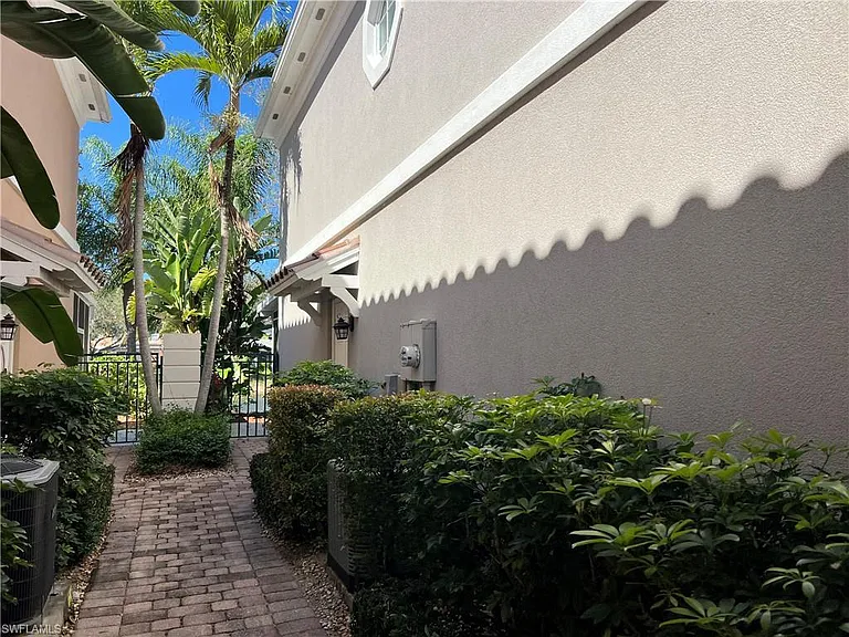 5365 Cove Cir #125 — Photo 29